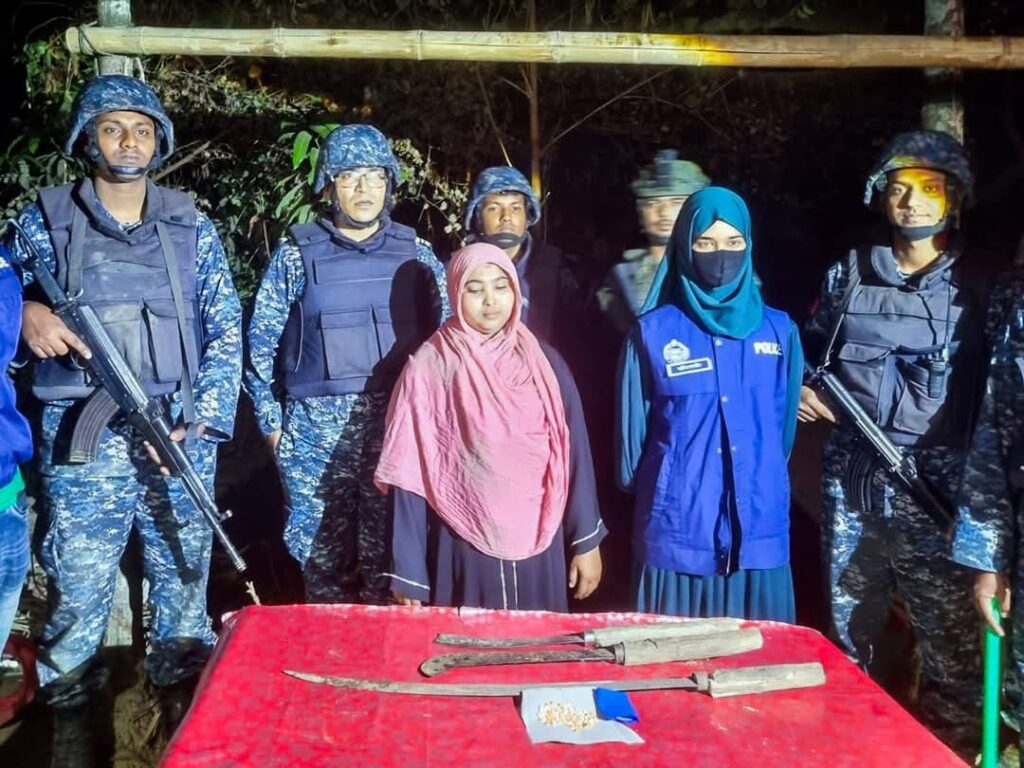 আলোচিত কুখ্যাত ডাকাত টেকনাফের আবুল খায়ের নারীসহ গ্রেফতার।