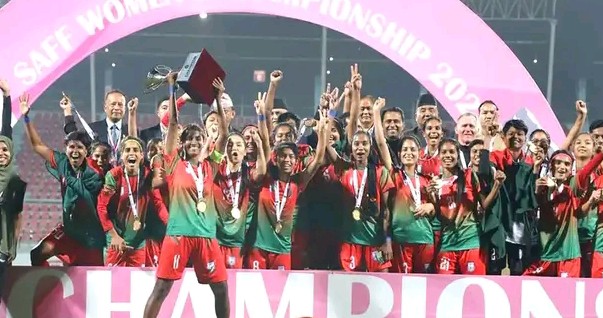 “সাফ নারী ফুটবলে হ্যাটট্রিক মিশনে ভারতের গ্রুপে বাংলাদেশ”।