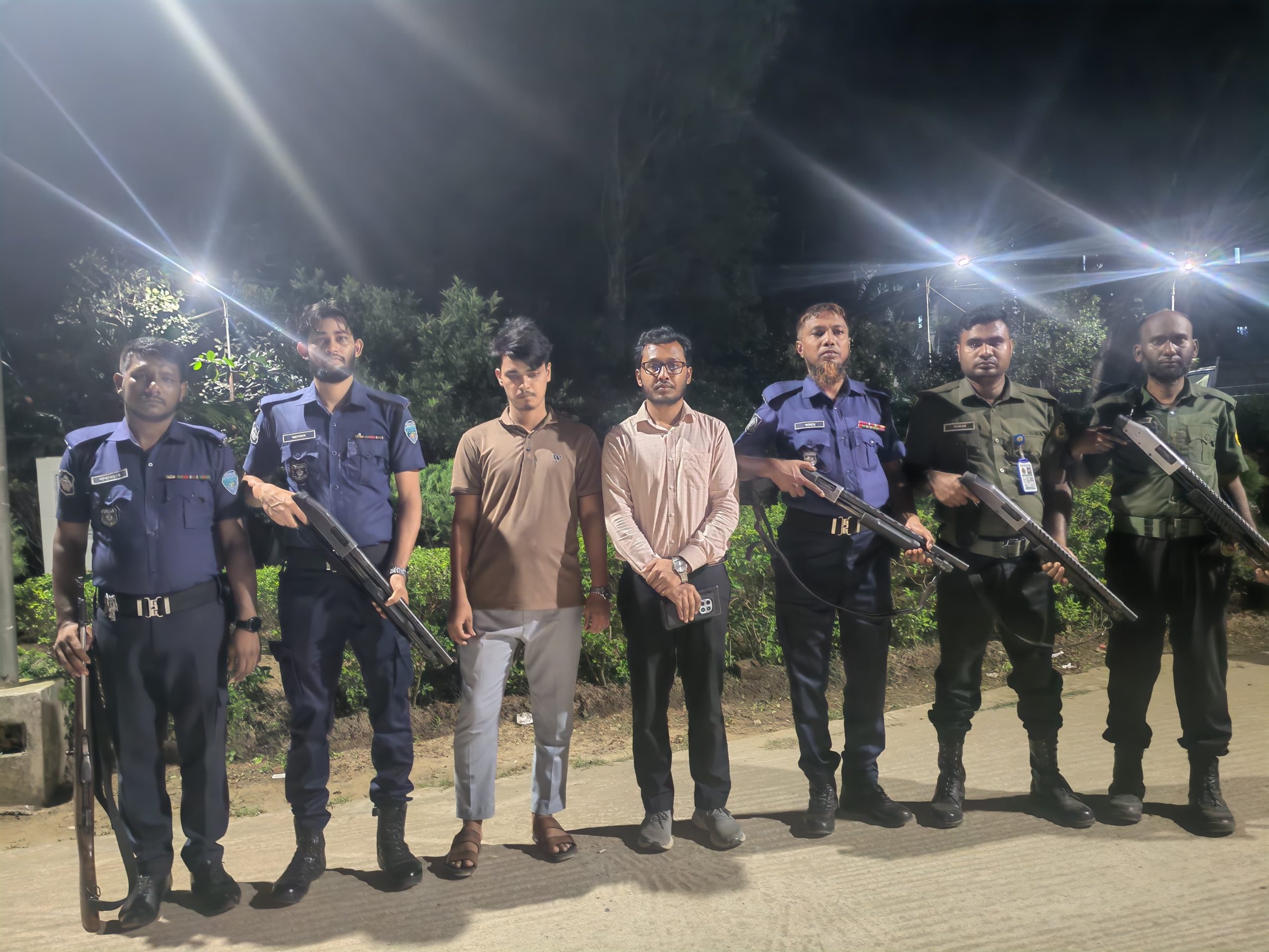 “বাঁশখালীতে ভুয়া দাখিলা চক্রের সদস্য গ্রেফতার, জরিমানা ও কারাদণ্ড”।