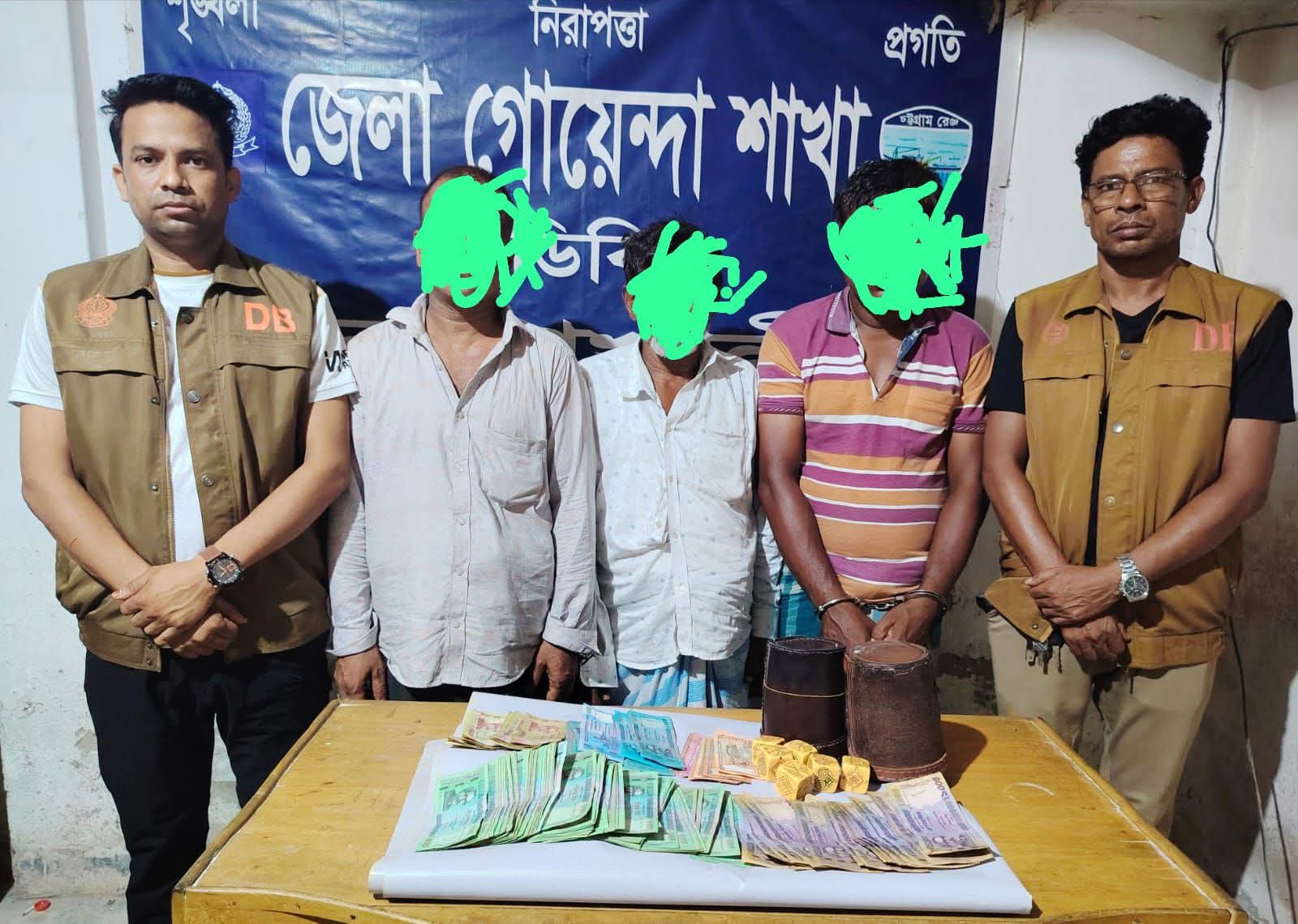 “মধ্যরাতে ডিবির অভিযানে জুয়ার আসর ভাঙচুর, ৩ জুয়াড়ি আটক— নগদ টাকাসহ জব্দ”।