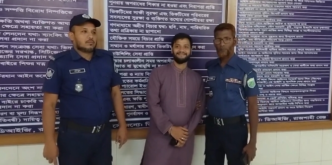 “চাঁপাইনবাবগঞ্জে ভুয়া এএসপি পরিচয়দানকারী প্রতারক আটক”।