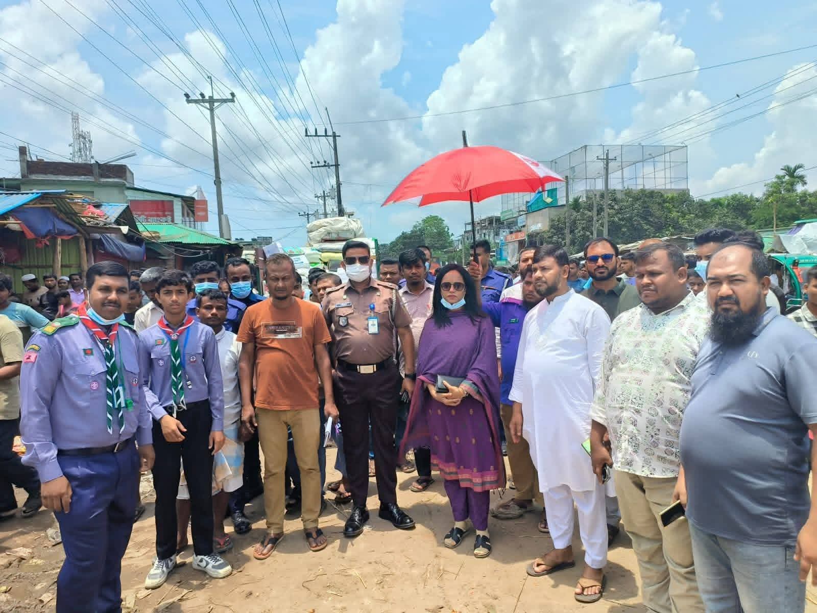 “কুতুপালং বাজারে দ্বিতীয় দফায় উচ্ছেদ অভিযান: ১২ হাজার টাকা জরিমানা আদায়”।
