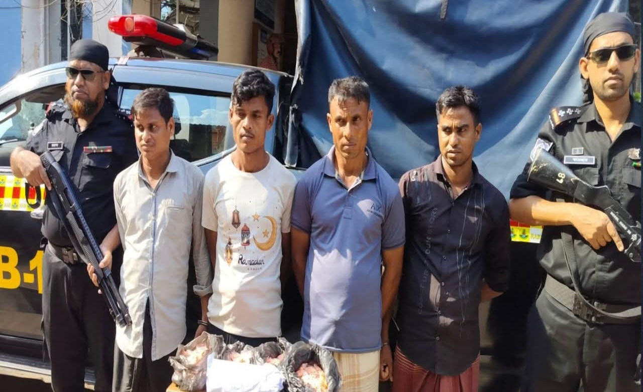 “সাতকানিয়া ঠাকুরদিঘী বাজার এর সামনের মহাসড়ক হতে ১৯৫০০ পিস ইয়াবা সহ চার জন মাদক ব্যবসায়ী আটক।”