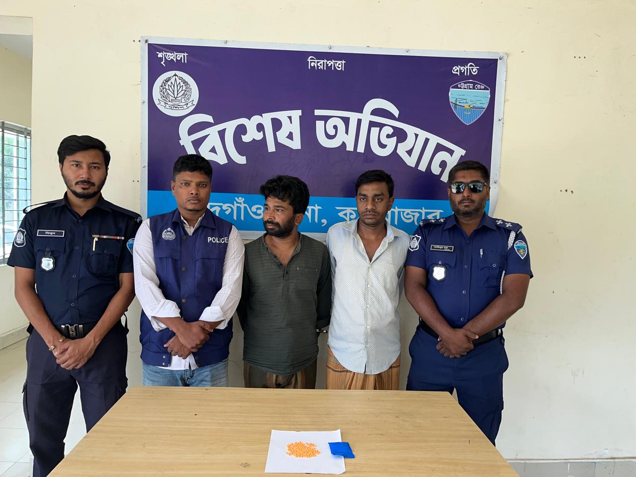 “রামু থেকে ইসলামপুরে পাচারের পথে ১৪০ পিস ইয়াবাসহ আটক ২”।