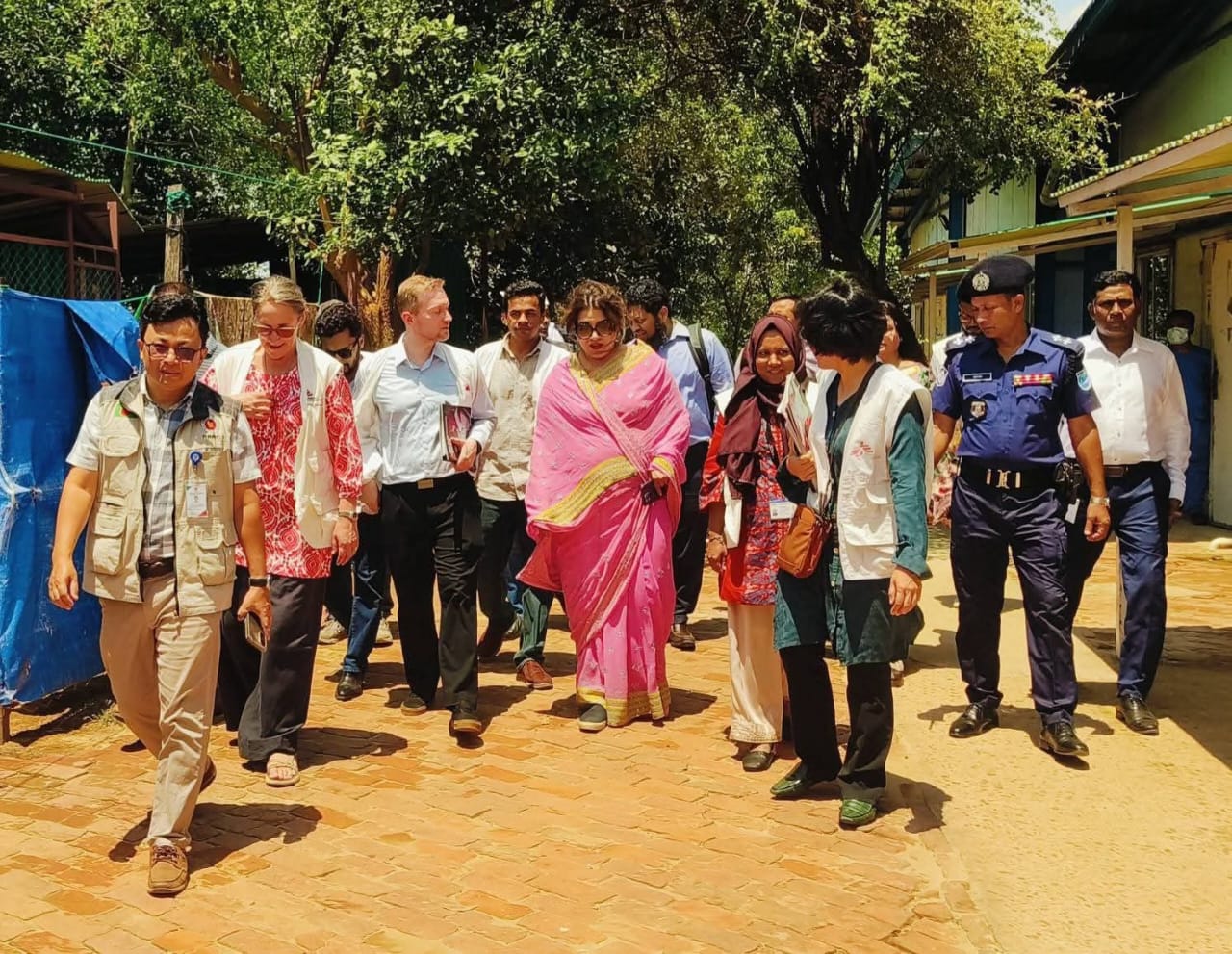 “রোহিঙ্গা ক্যাম্পে পররাষ্ট্র প্রতিমন্ত্রী শামা ওবায়েদ: সেবা কার্যক্রমে সন্তোষ, জোর দিলেন দ্রুত প্রত্যাবাসনে”।