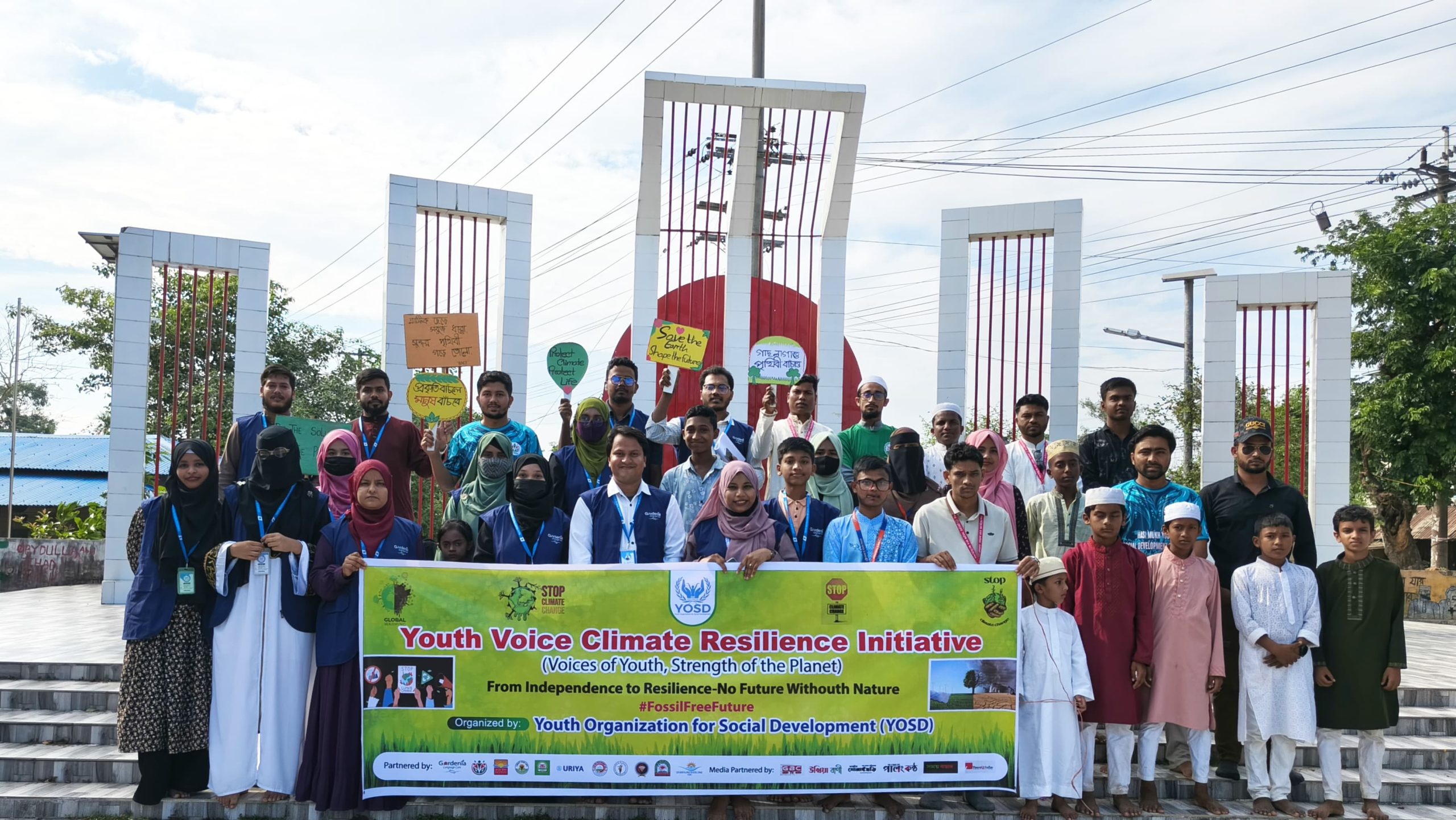 “উখিয়ায় বৈশ্বিক জলবায়ু ধর্মঘট: তরুণদের কণ্ঠে পরিবেশ রক্ষার জোরালো আহ্বান”।