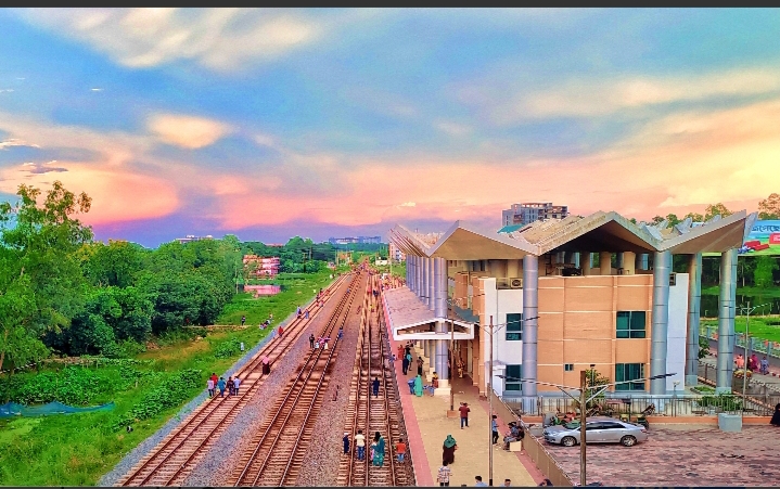 “কালিয়াকৈরে ৮৪ কোটির টাকা ব্যয়ে নির্মিত হাইটেক পার্ক স্টেশন এখন মাদকসেবীদের দখলে”।