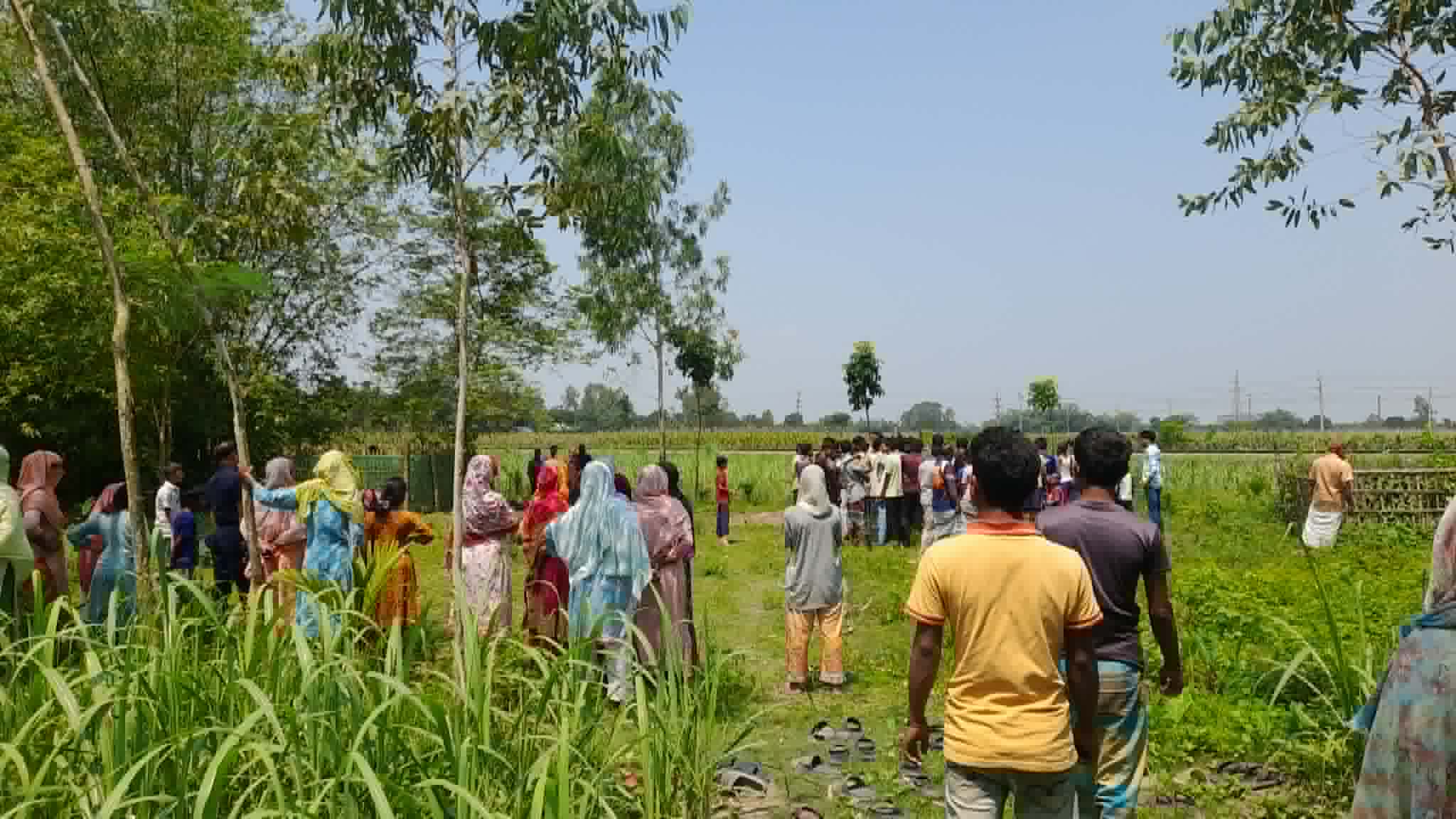 “ঠাকূরগাঁওয়ে আবারও কবর খুঁড়ে কঙ্কাল চুরি : জনমনে চরম আতঙ্ক”।
