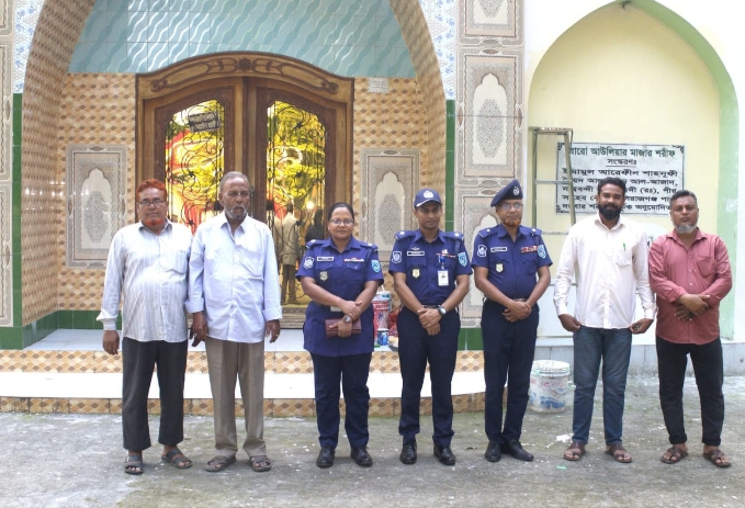 “পঞ্চগড়ের আটোয়ারীতে ঐতিহাসিক বারো আউলিয়ার মাজার শরীফ পরিদর্শনে অতিরিক্ত পুলিশ সুপার”।