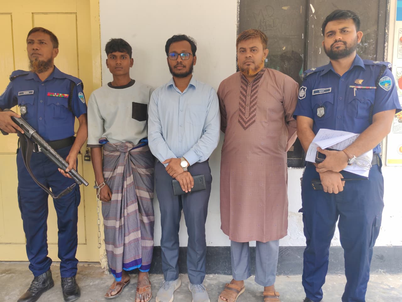 “মাদকাসক্ত ছেলের অত্যাচার, বাবার কান্না; যুবকের জেল”।