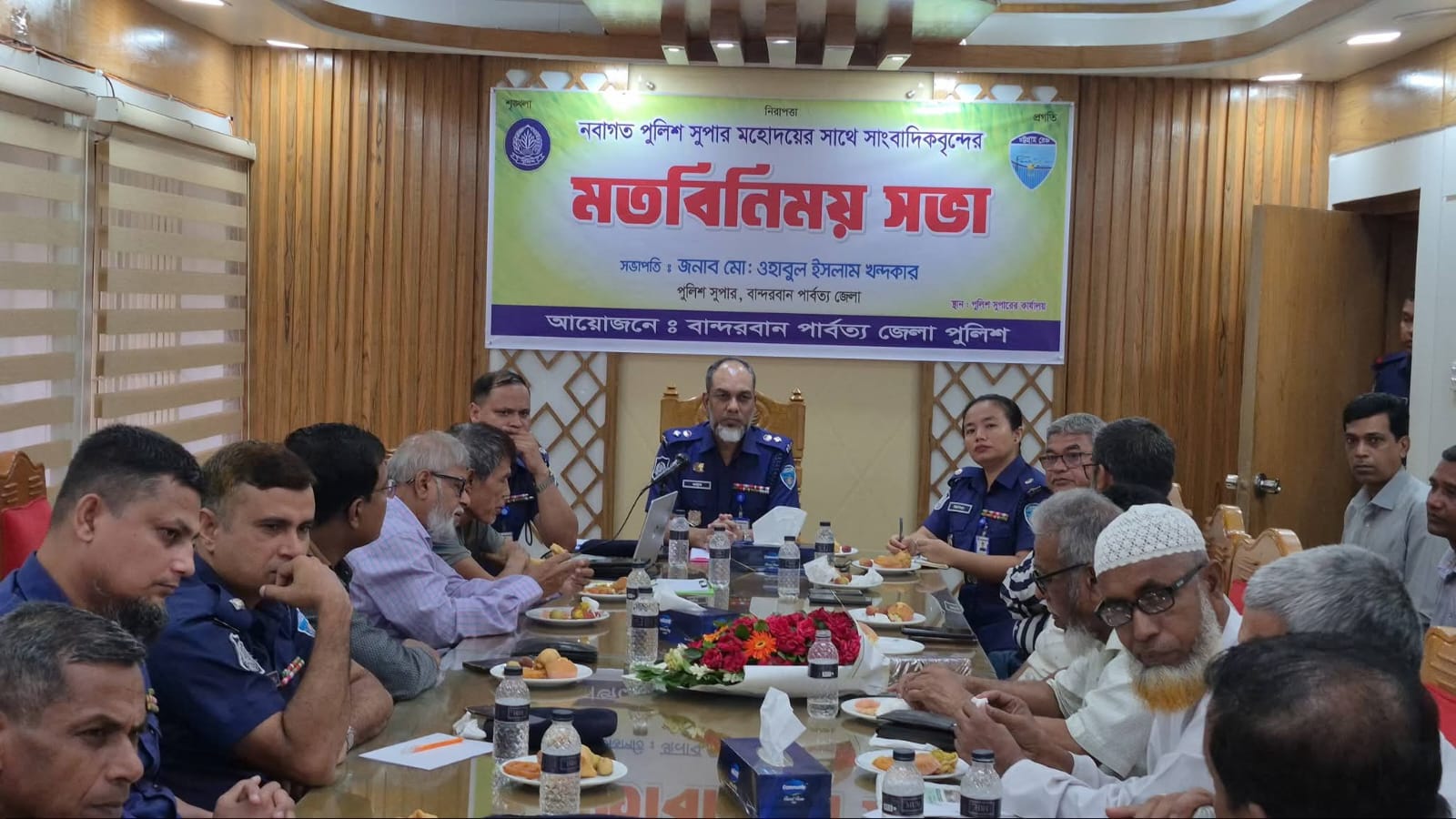 “আইনশৃঙ্খলা রক্ষায় সাংবাদিকদের ভূমিকা অপরিসীম”: বান্দরবান নবাগত এসপি”।