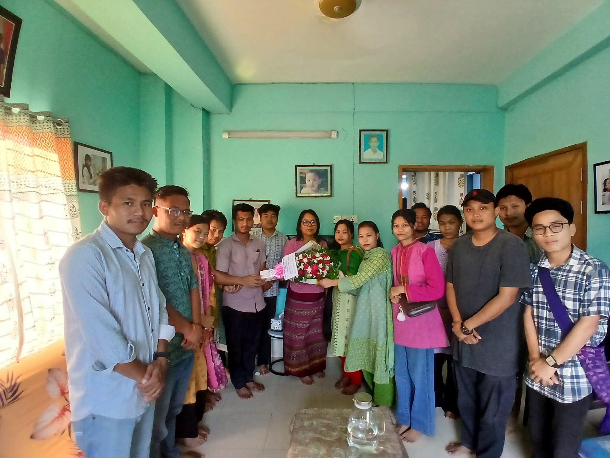“পার্বত্য সংরক্ষিত নারী এমপির সঙ্গে BTSWF এর সৌজন্য সাক্ষাৎ ও ফুলের শুভেচ্ছা”।