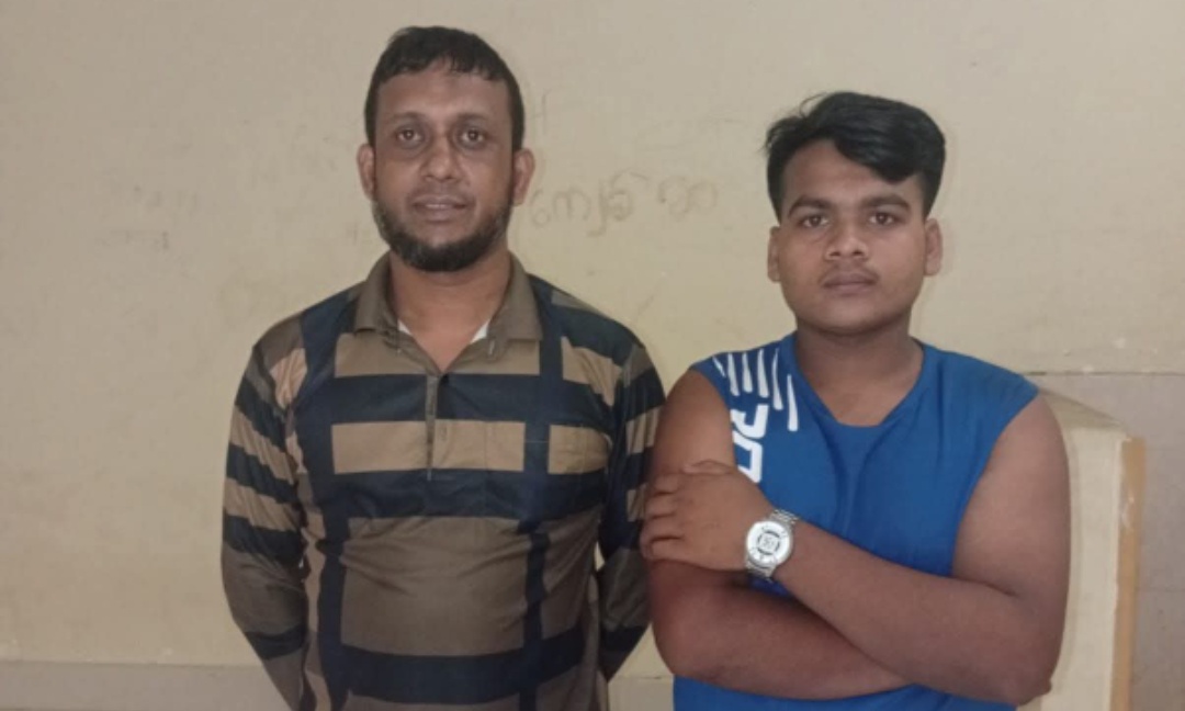 “লামায় পুলিশের অভিযান: ৬ পিস ইয়াবা,৫০ গ্রাম গাঁজা,মাদক বিক্রির টাকা সহ আটক ২”।