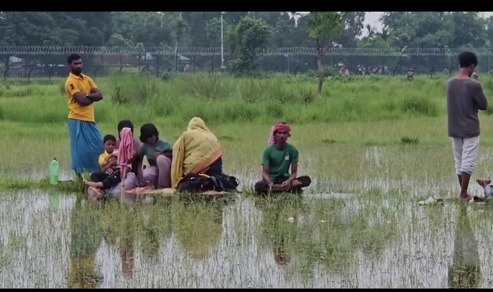 “ঠাকুরগাঁওয়ে ১১ জনকে বাংলাদেশে ঢুকতে দেয়নি বিজিবি”।