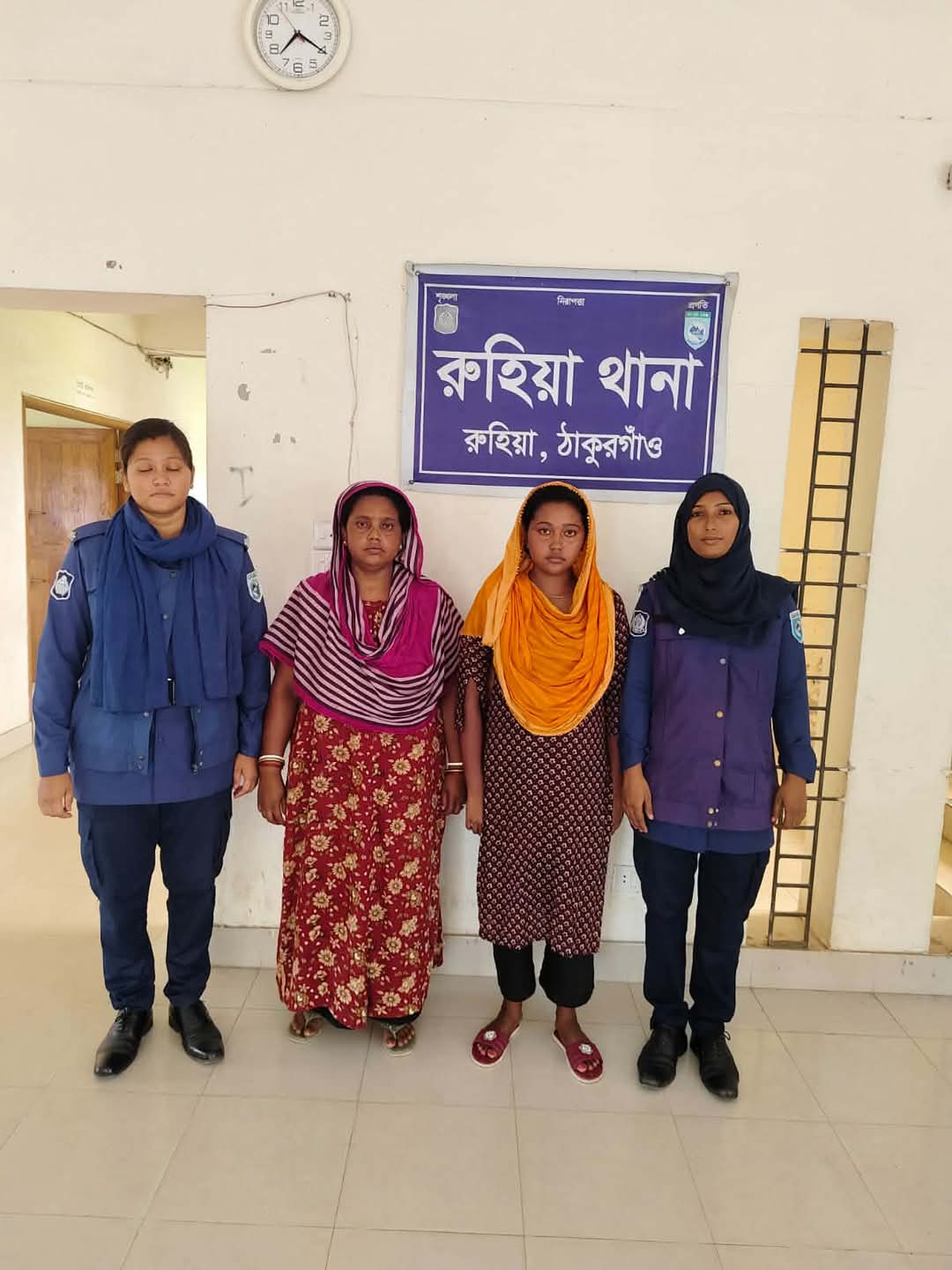 “ঠাকুরগাঁওয়ে রুহিয়ায় ১০ পিস ইয়াবাসহ দুই নারী মাদক ব্যবসায়ী গ্রেফতার”।