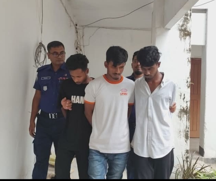 “ঠাকুরগাঁওয়ে ঘুরতে নিয়ে গিয়ে কিশোরীকে গণধর্ষণ প্রেমিকসহ গ্রেফতার ৩ “।