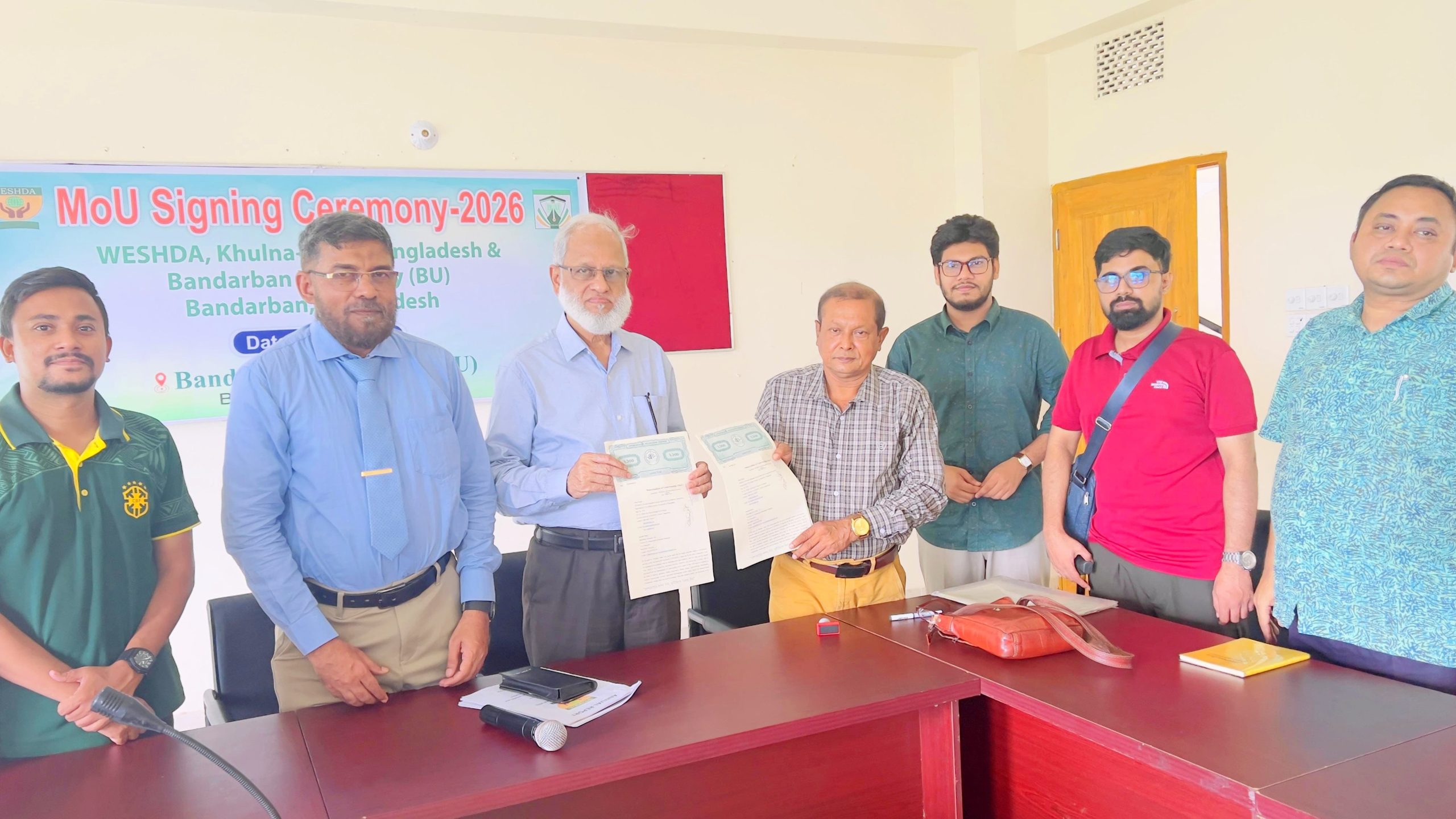 “বান্দরবান বিশ্ববিদ্যালয় ও WESHDA-এর মধ্যে সমঝোতা স্মারক স্বাক্ষর”।