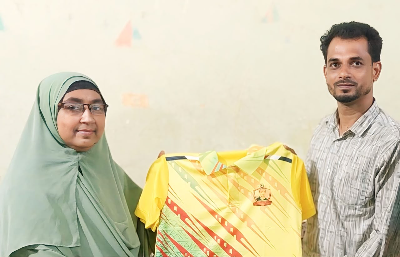 শ্রদ্ধা ও ক্রীড়া উদ্দীপনায় আরাফাত রহমান কোকো স্মৃতি ফুটসালের জার্সি উন্মোচন।