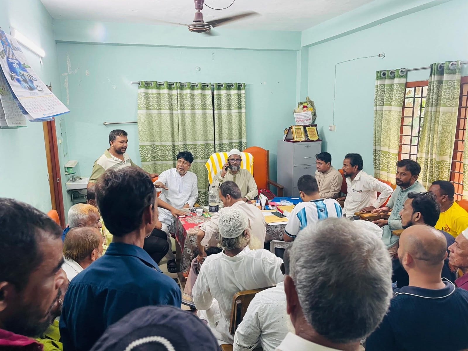 রাতেও বিরামহীন সেবায় ঢেমশা গ্রাম আদালত: একদিনেই নিষ্পত্তি ৩টি মামলা।