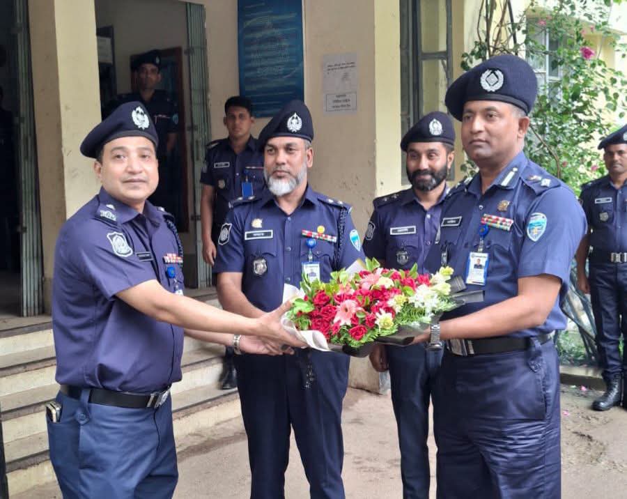 নাইক্ষ্যংছড়ি থানা পরিদর্শন করলেন পুলিশের এডিশনাল ডিআইজি মো: নাজমুল হক।