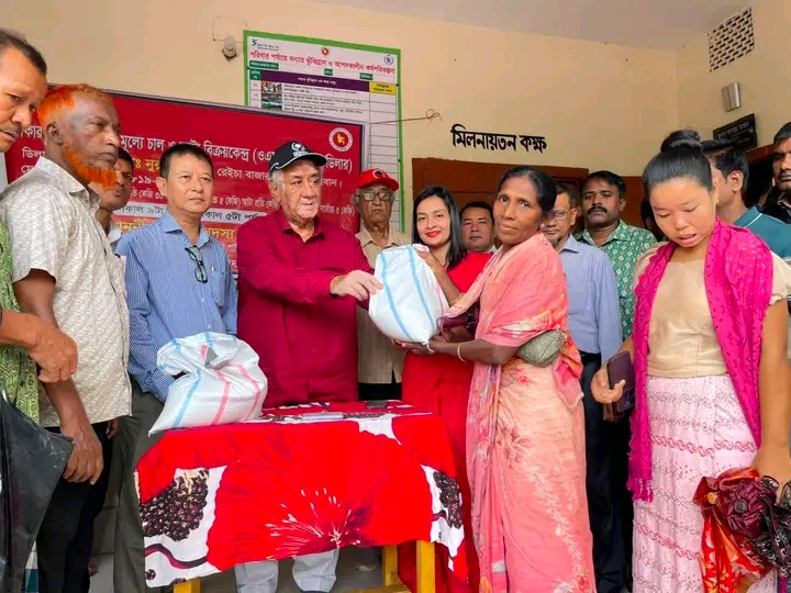 বান্দরবানে ওএমএস চাল বিতরণ কর্মসূচির উদ্বোধন।