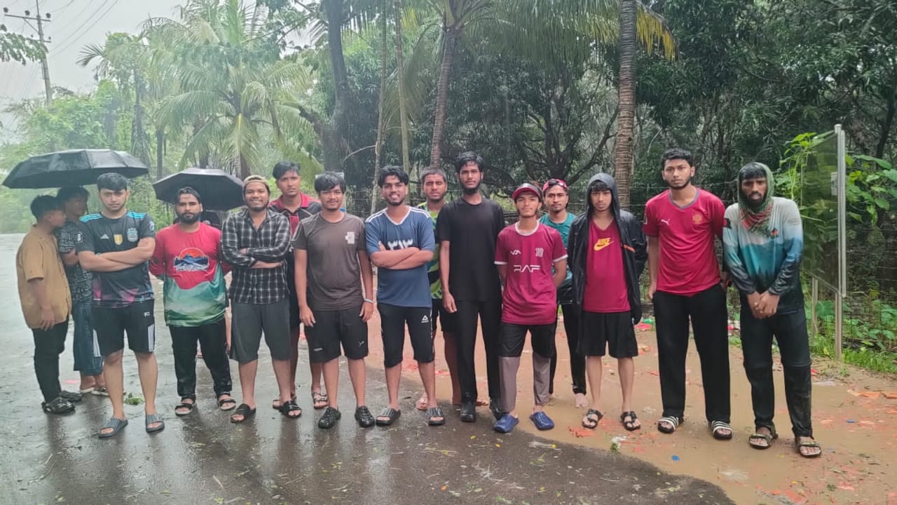 থানচিতে বিজিবির সহায়তায় আটকে পড়া পর্যটকের উদ্ধার।