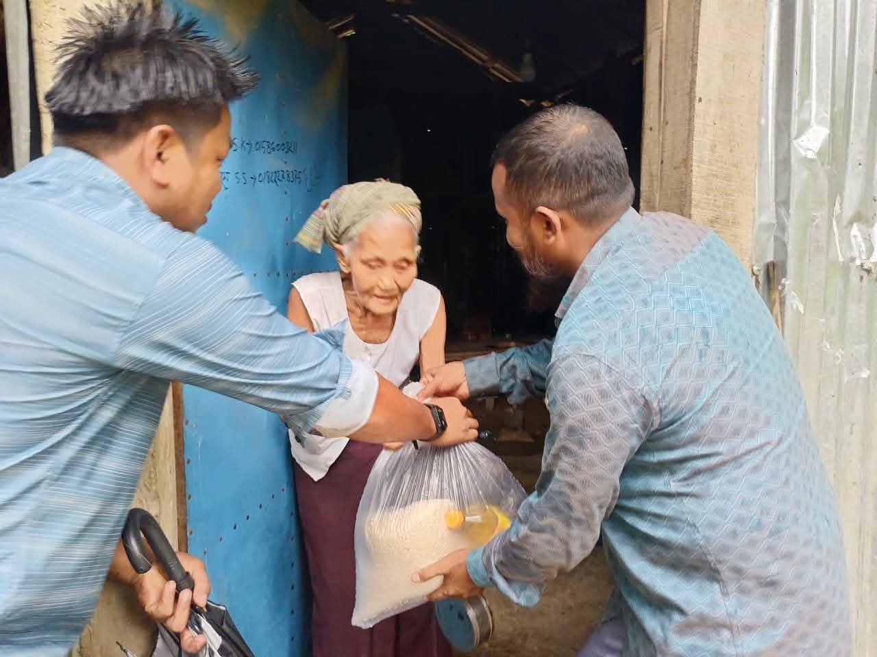 লামার ফাঁসিয়াখালীতে ৭,৮,৯ ওয়ার্ডে বন্যার্ত ক্ষতিগ্রস্ত ৩০০ পরিবারে পাশে ত্রাণ বিতরণ: নেজাম উদ্দিন কোং।