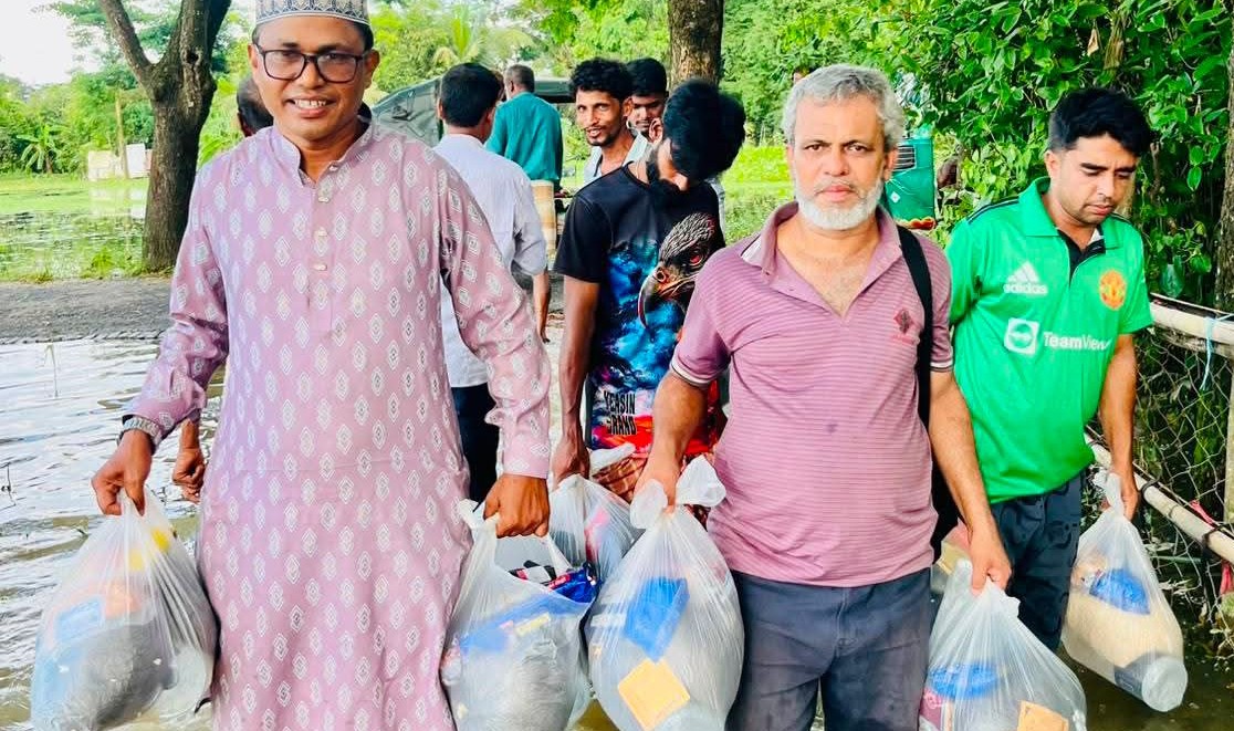 বাঁশখালীতে মরহুম নুরুন্নবী ফাউন্ডেশনের উদ্যোগে উপহার সামগ্রী বিতরণ।