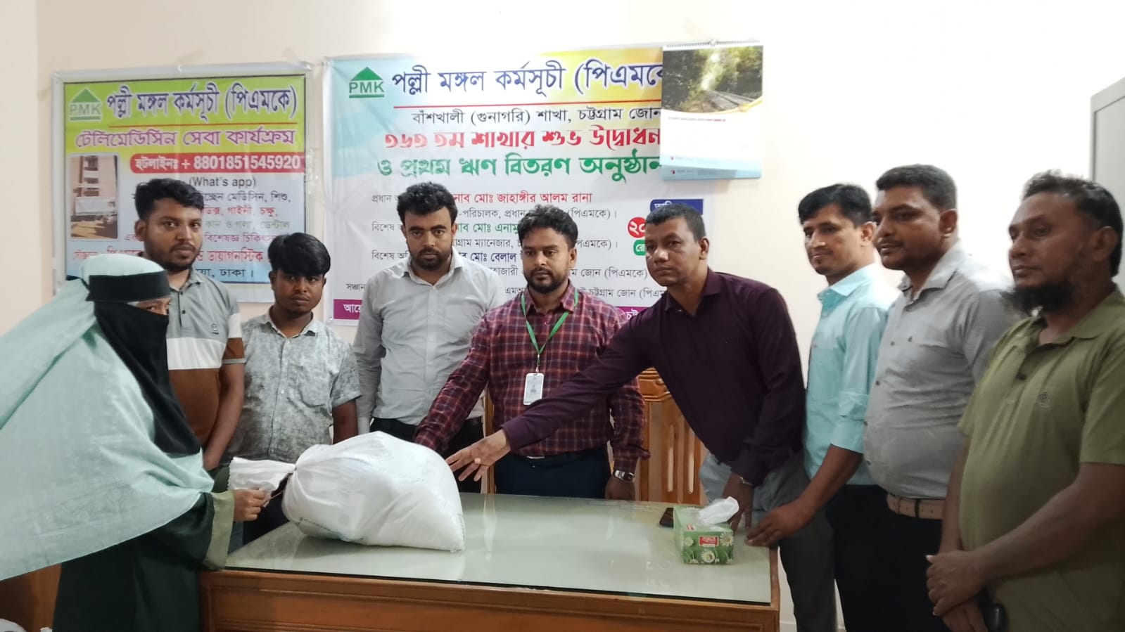 চট্টগ্রামে বন্যাদুর্গতদের পাশে পিএমকে, বাঁশখালীতে খাদ্য, চিকিৎসাসেবা ও ঔষধ বিতরণ।