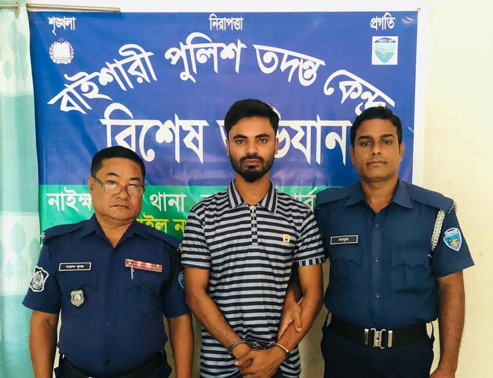 বান্দরবানের নাইক্ষ্যংছড়িতে একশত ইয়াবাসহ মাদক কারবারি গ্রেফতার।