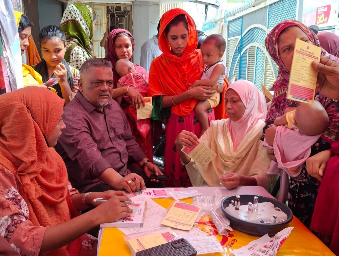 নারায়ণগঞ্জে বিনামূল্যে শিশু ও গর্ভবতী মায়েদের টিকা প্রদান কর্মসূচি অনুষ্ঠিত